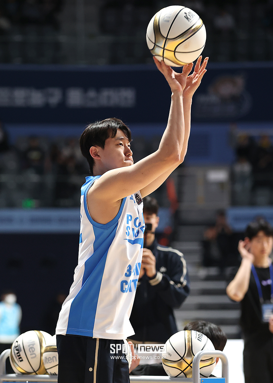 [포토S] 최성원, '들어가라!'