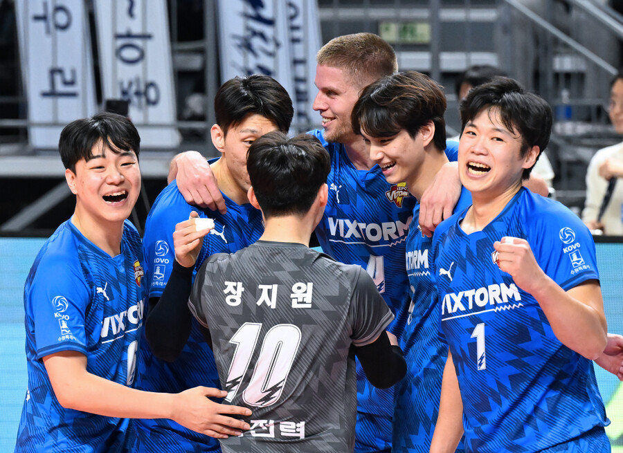 "한번도 못 이겼는데"…대역전 드라마, 천적 1위팀 상대라 더 짜릿했다