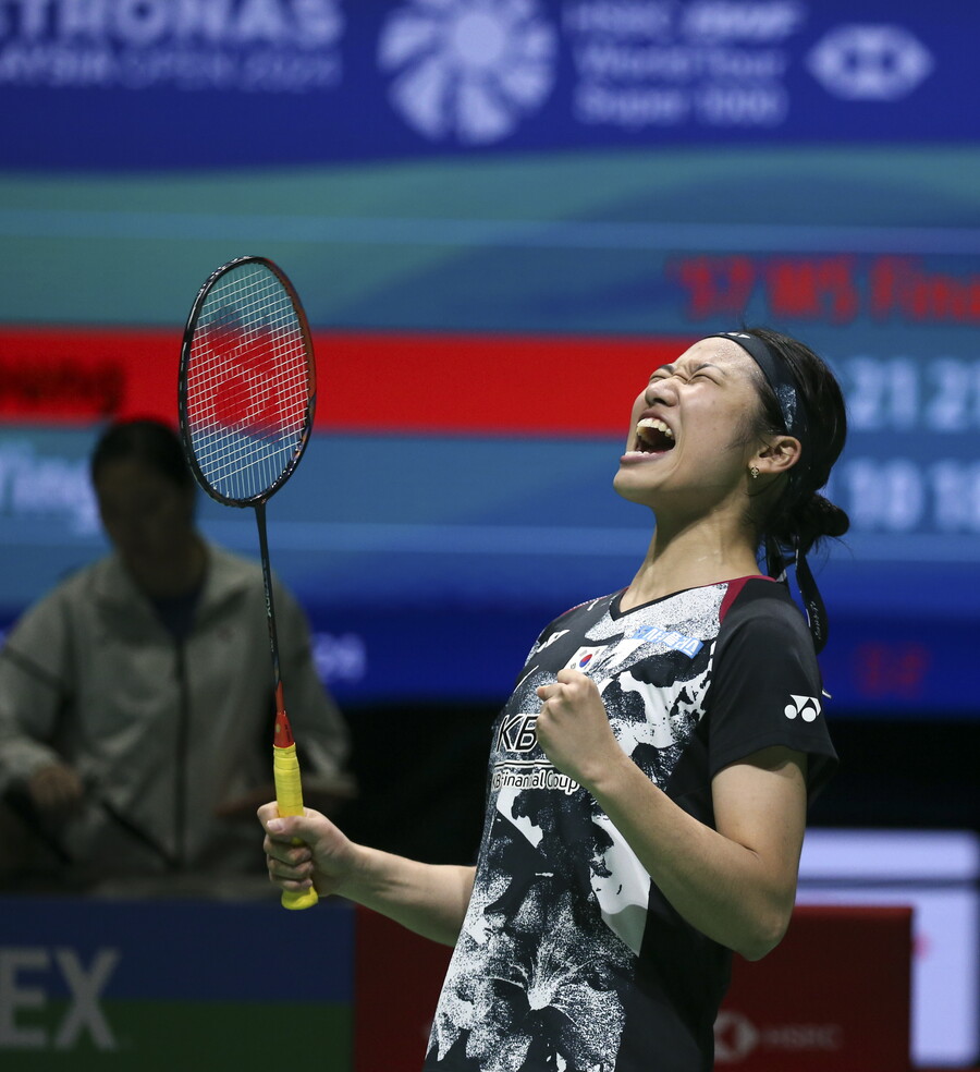 ▲ 말레이시아 오픈에서 대만의 타이츠잉을 꺾고 우승한 안세영.  ⓒ연합뉴스/EPA