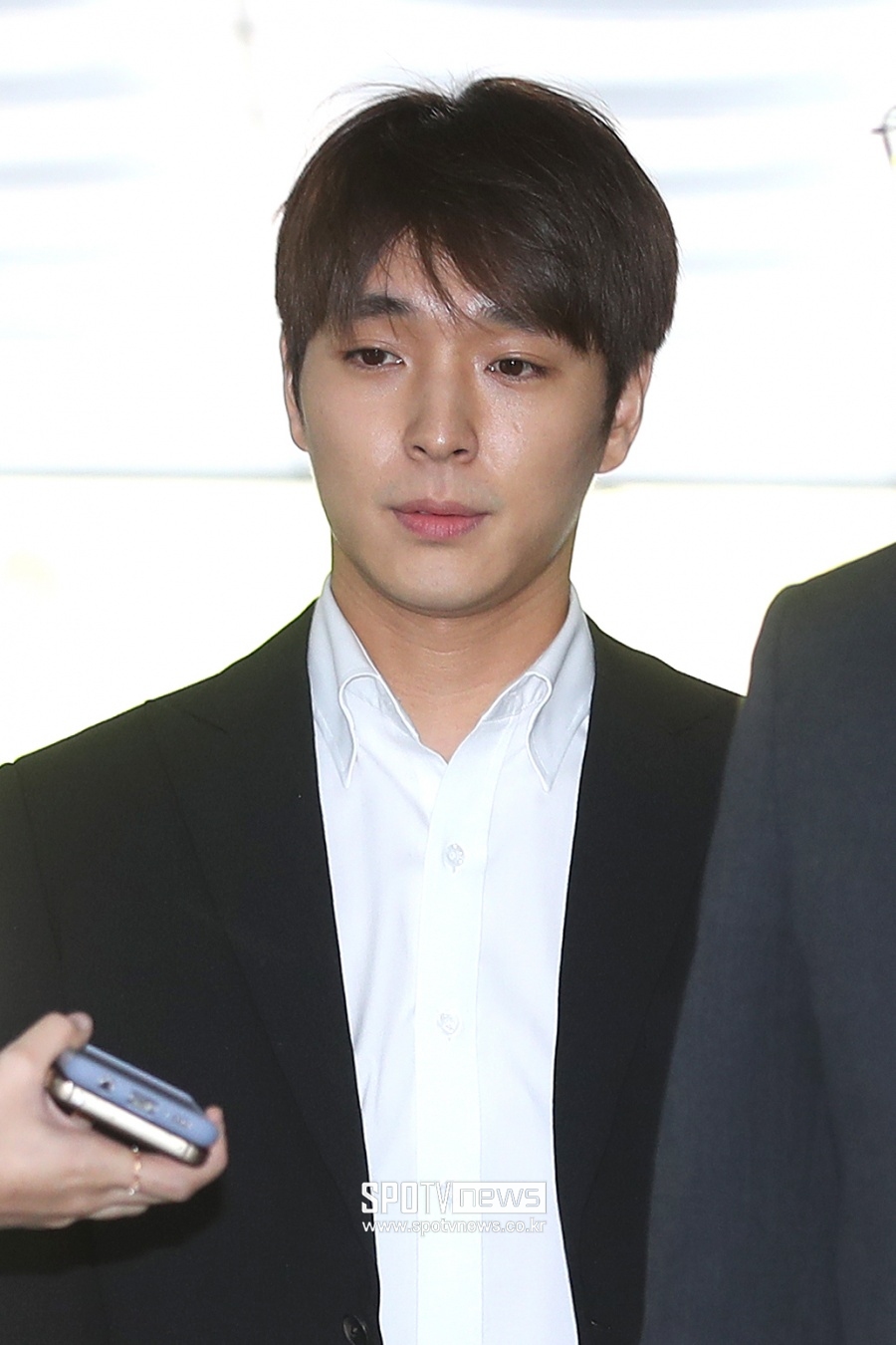 '버닝썬 성범죄' 최종훈, 출소 후 복귀 시도? 日 팬 커뮤니티 론칭 "응원해달라"