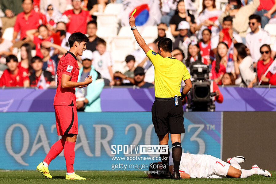 ▲ 한국은 15일 오후 8시 30분(한국시간) 카타르 자심 빈 하마드 스타디움에서 ‘2023 아시아축구연맹(AFC) 아시안컵’ E조 조별리그 1차전에서 바레인을 만났다. 전반에만 경고 3장을 누적하며 답답한 경기력을 보였다