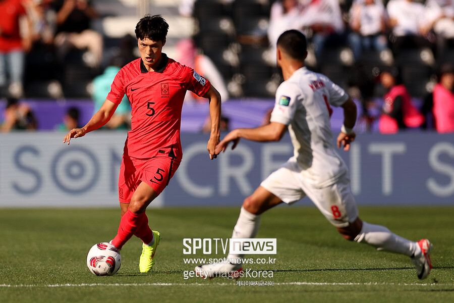 ▲ 한국은 15일 오후 8시 30분(한국시간) 카타르 자심 빈 하마드 스타디움에서 ‘2023 아시아축구연맹(AFC) 아시안컵’ E조 조별리그 1차전에서 바레인을 만났다. 꽤 답답했던 전반전이었지만 황인범 한방에 1-0 리드를 잡았다