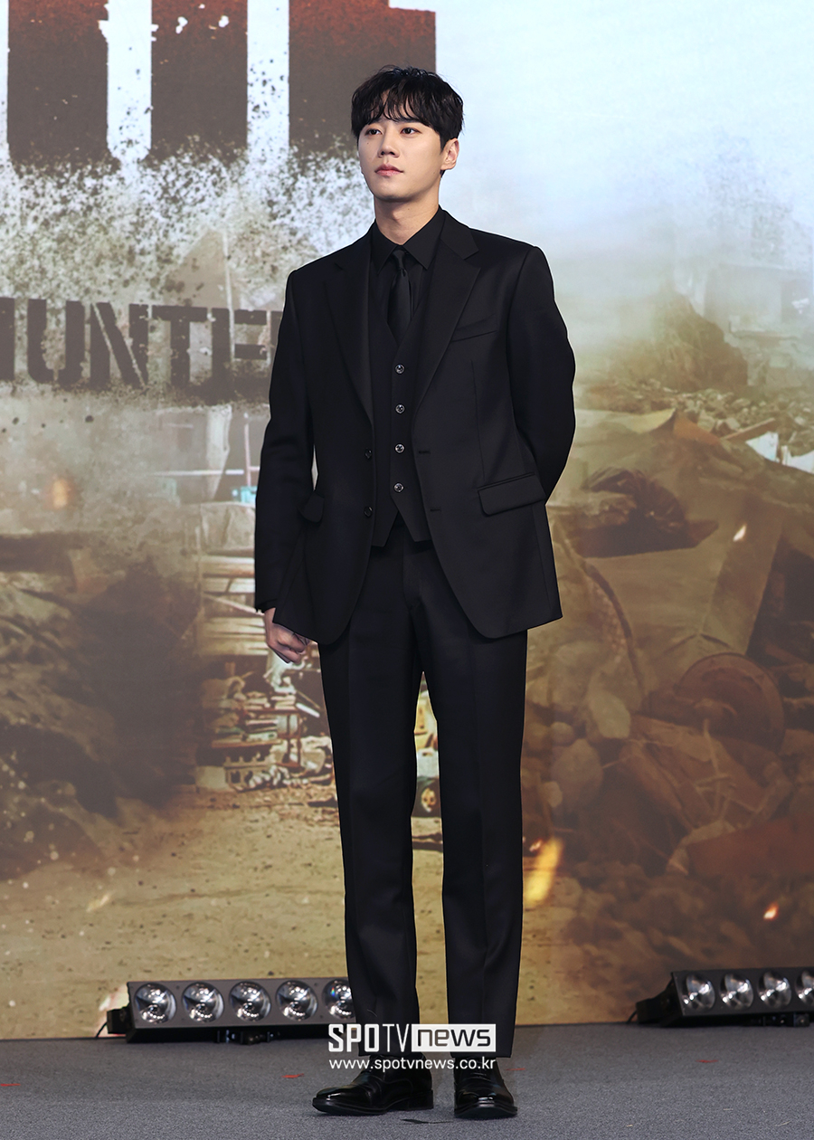 [포토S] 이준영, '올블랙 슈트 입고'