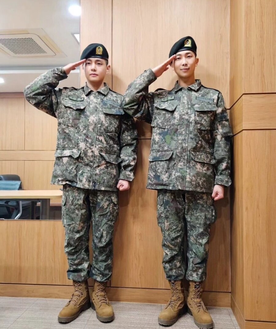 방탄소년단 RM·뷔, 군복무도 '월클'…최정예 훈련병됐다[이슈S]