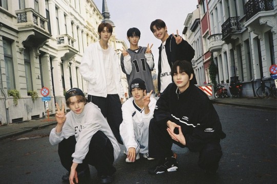 투어스, '선배 그룹' 세븐틴 뒤 이어 K팝 새 역사 세울까[초점S]