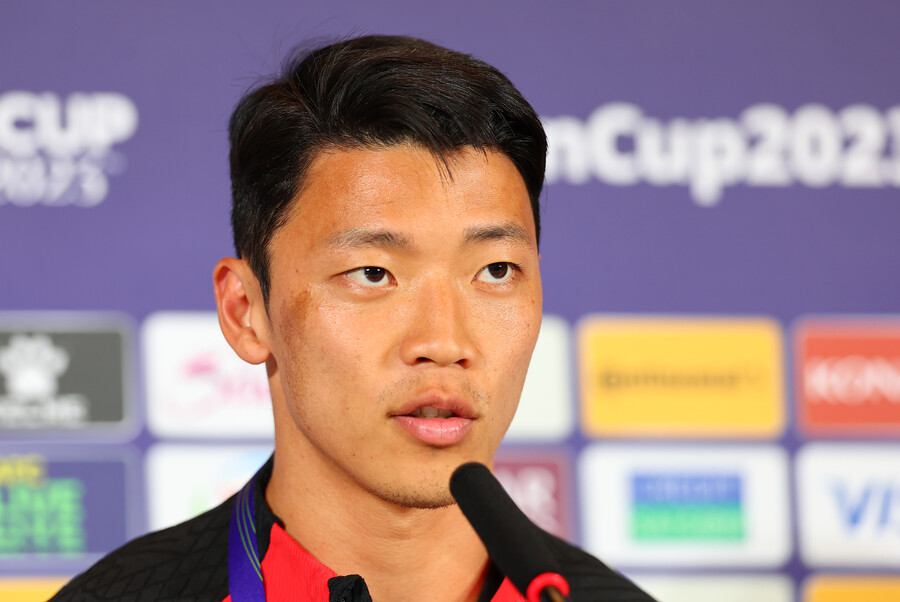 ▲ 황희찬이 14일  카타르 자심 빈 하마드 스타디움에서 ‘2023 아시아축구연맹(AFC) 아시안컵’ E조 조별리그 1차전 바레인전을 앞둔 공식 기자회견에 참석했다 ⓒ연합뉴스