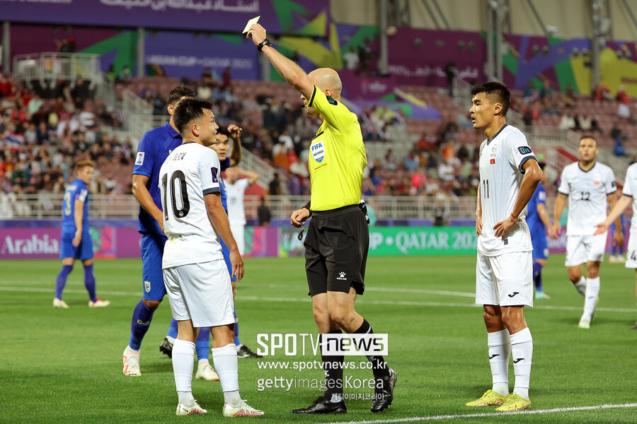 ▲ 태국은 16일 오후 11시 30분(한국시간) 카타르 압둘라 빈 칼리파 스타디움에서 열린 2023 아시아축구연맹(AFC) 아시안컵 조별리그 F조 1차전에서 키르기스스탄을 2-0으로 꺾었다. 대회 첫 승을 신고하며 녹아웃 스테이지(16강) 진출을 향해 순조로운 출발을 했다