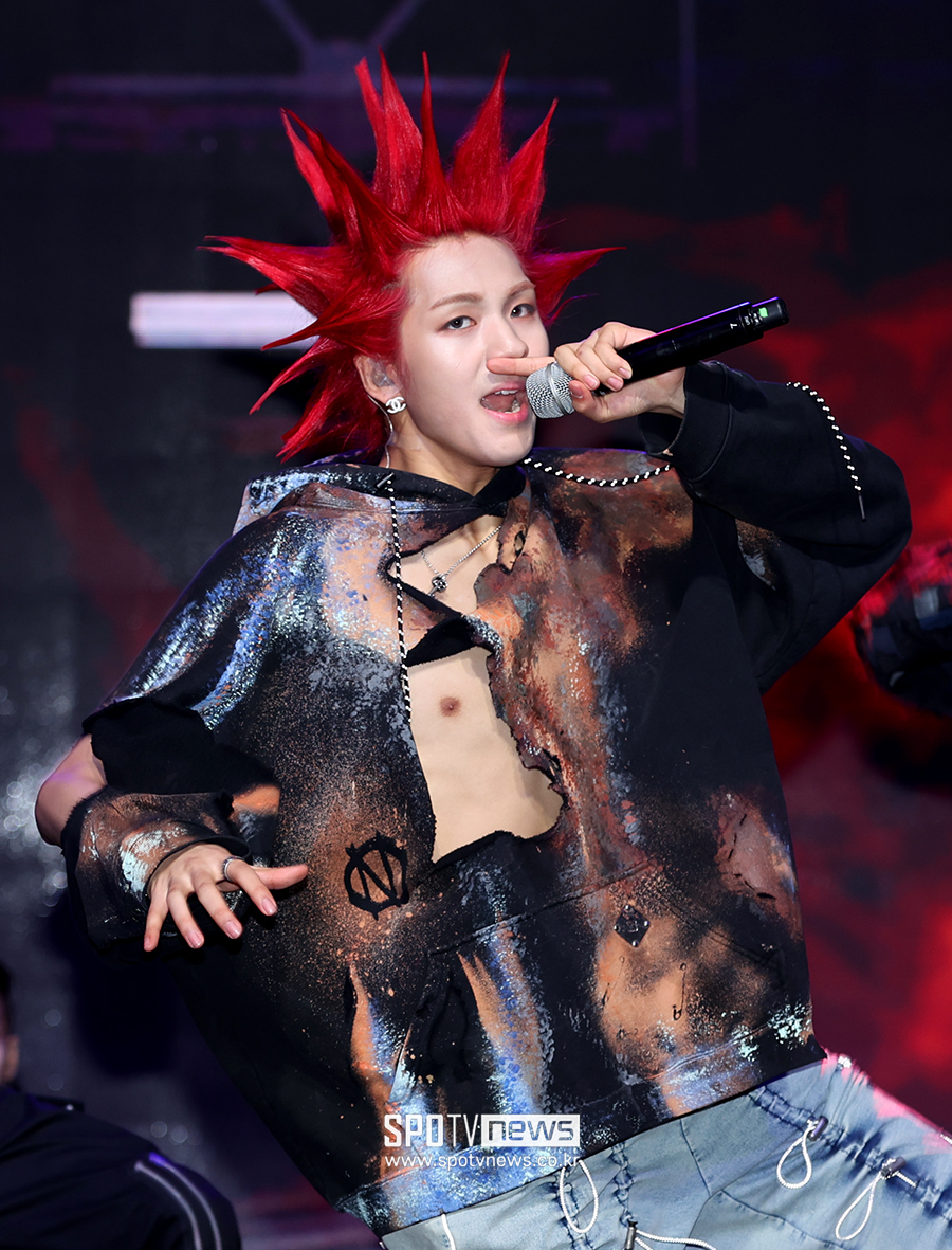 [포토S] 무대 펼치는 다이몬 조