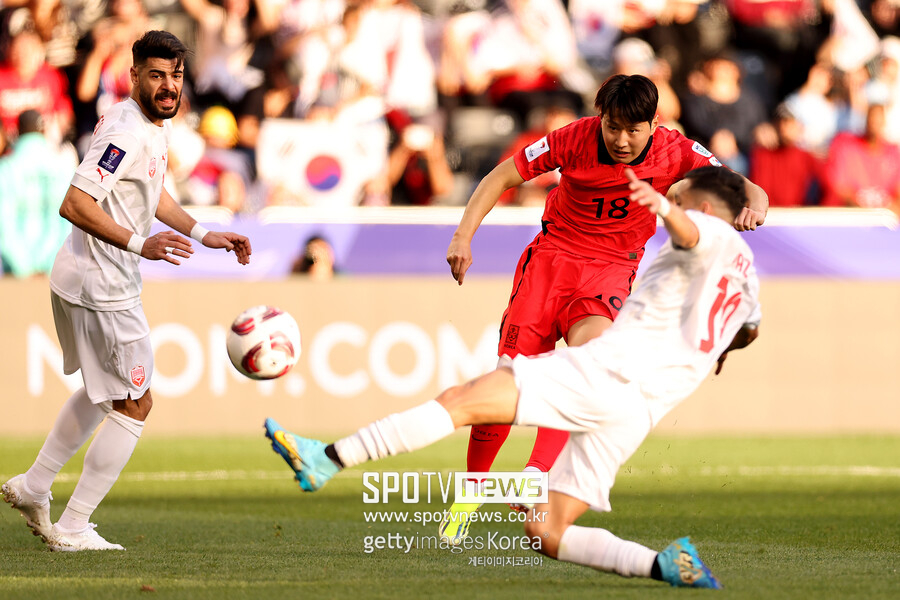 ▲ 아시아축구연맹(AFC) 17일(한국시간) 2023 아시안컵 조별리그 1차전 12경기에서 최고의 활약을 했던 11명을 선정했다. 한국 선수들이 총 두 명으로 카타르와 함께 조별리그 1차전 베스트 최다 배출팀이 됐다