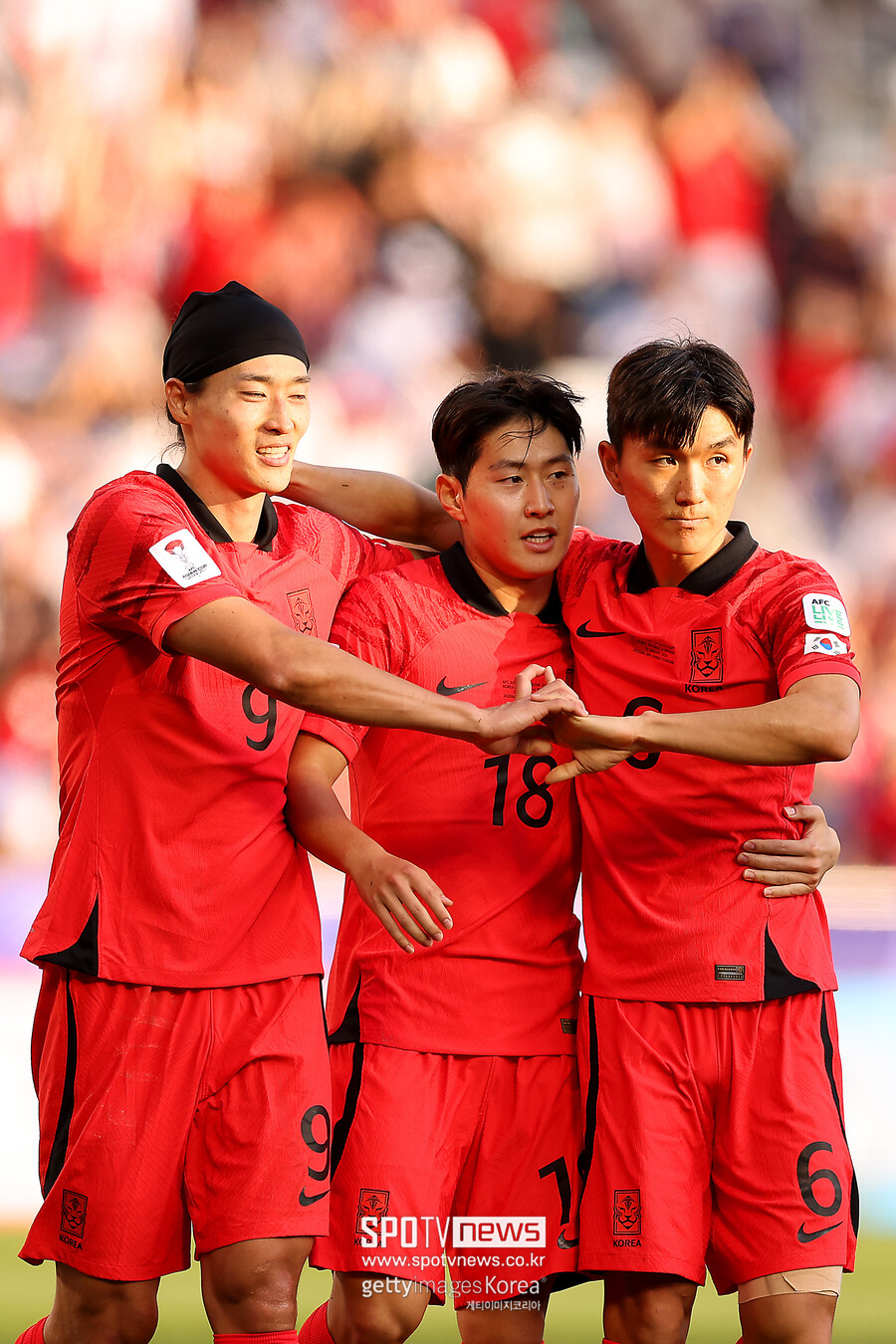 ▲ 이강인 활약을 봤던 스페인 매체 '아스'는 "아시아 축구의 새로운 왕이 탄생하려고 한다. 이미 파리 생제르맹의 새로운 리오넬 메시로 활약하고 있다. 바레인전에서 지팡이를 꺼내 마법을 부렸다. 이강인이 아시안컵에서 건드린 모든 건 금빛으로 물들었다"라며 박수 갈채를 보냈다