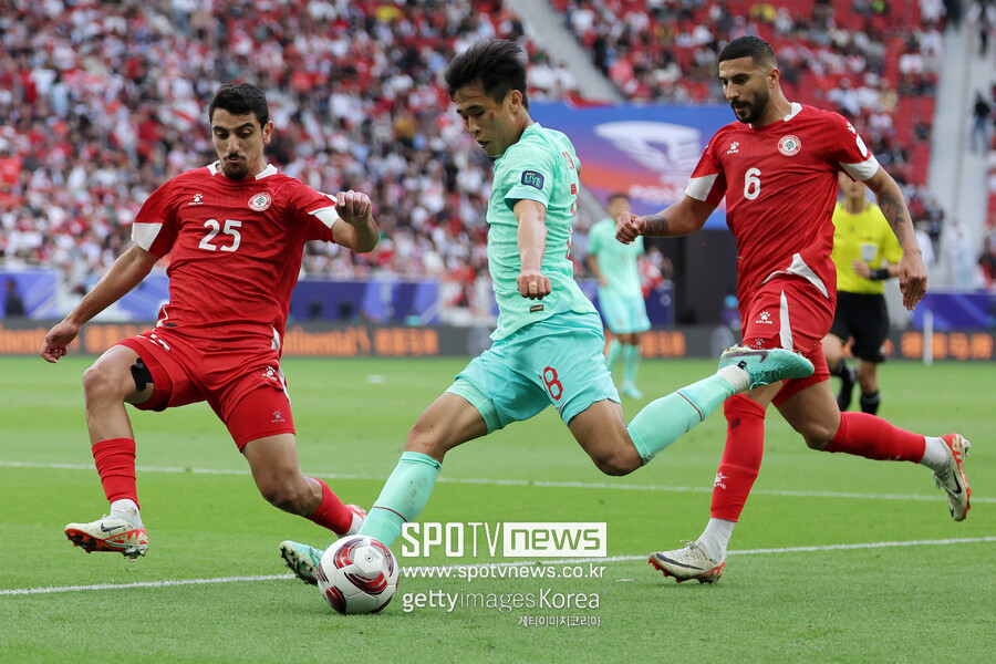 ▲ 중국은 17일 오후 8시 30분(한국시간) 카타르 알 투마마 스타디움에서 열린 2023 아시아축구연맹(AFC) 아시안컵 A조 조별리그 2차전에서 레바논과 0-0으로 비겼다. 타지키스탄전에 이어 레바논전까지 승점 3점 확보에 실패하면서 아시안컵 녹아웃 스테이지(16강) 진출에 빨간불이 켜졌다