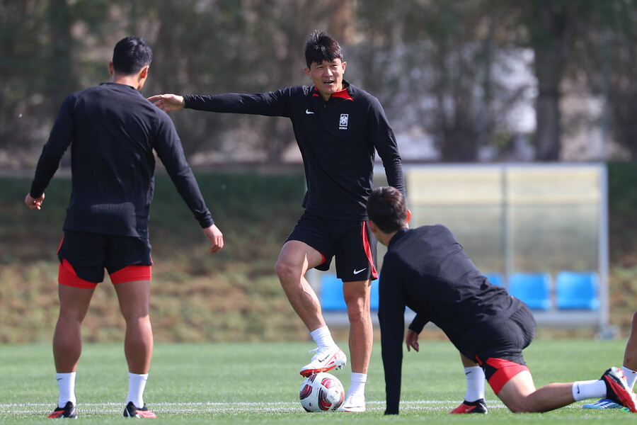 ▲ 김민재는 16일(한국시간) 국제축구연맹(FIFA) 산하 국제스포츠연구소(CIES)가 발표한 공중볼 처리 능력에서 페어질 판 데이크 다음으로 높은 2위에 올랐다.  ⓒ연합뉴스
