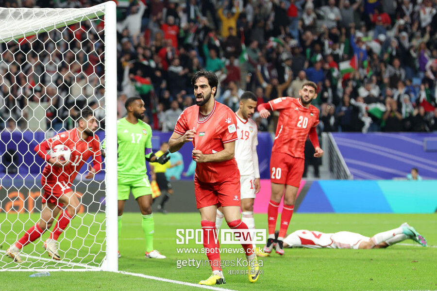 ▲ 벤투 감독이 이끄는 아랍에미리트(UAE) 축구대표팀은 19일 오전(한국시간) 카타르 알와크라 알자누브 스타디움에서 열린 2023 아시아축구연맹(AFC) 아시안컵 C조 조별리그 2차전에서 팔레스타인과 1-1 무승부를 거뒀다.