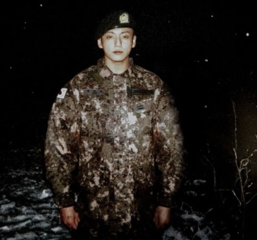 방탄소년단 정국, 이등병 된 근황…베레모 쓰고 '빛나는 카리스마'
