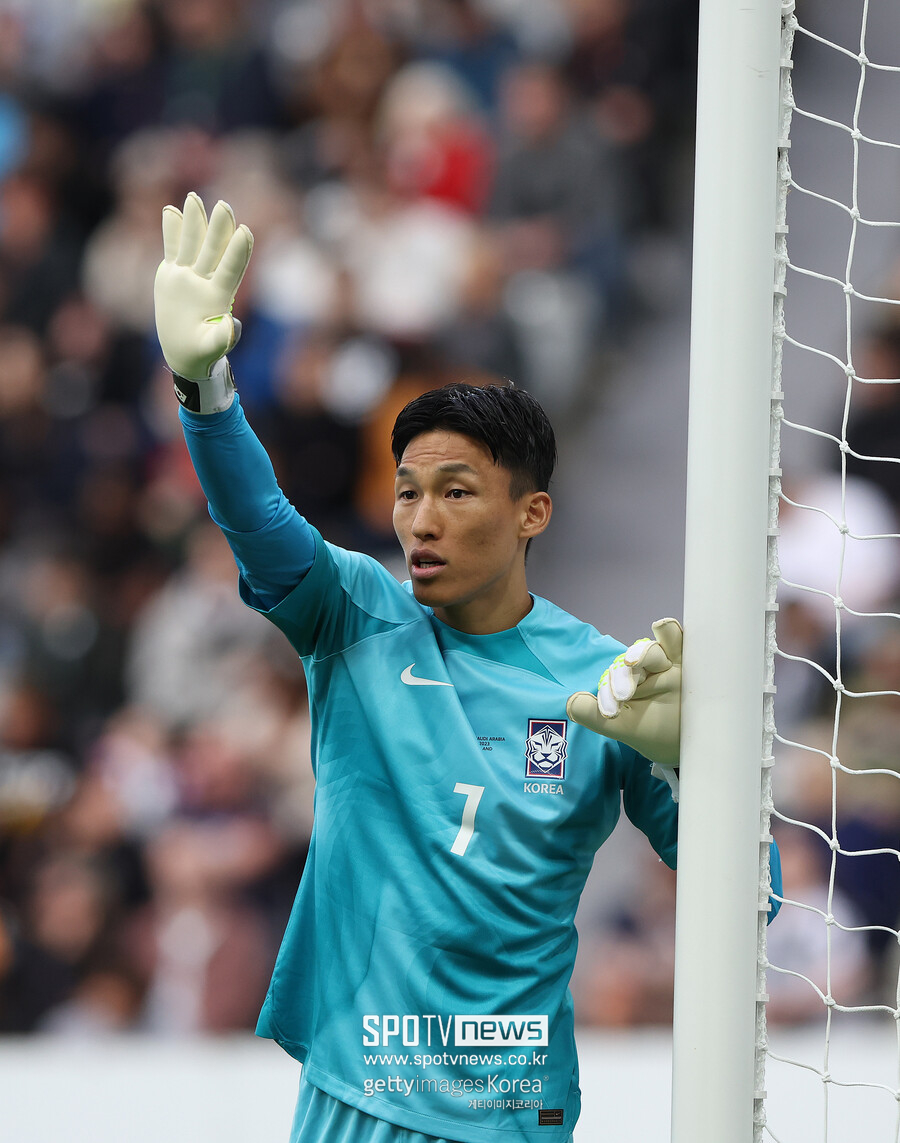 ▲ 대한축구협회는 19일 "골키퍼 김승규가 전날 훈련 도중 자체 게임을 하다가 오른쪽 무릎을 다쳤다. 전날 밤 늦게 자기공명영상(MRI) 촬영 결과 전방십자인대 파열을 당한 것으로 확인됐다. 대표팀은 김승규를 소집해제 하기로 결정했다"고 밝혔다.