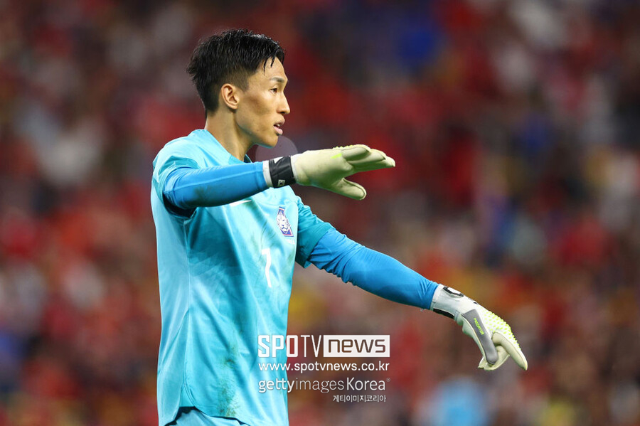 ▲ 대한축구협회는 19일 "골키퍼 김승규가 전날 훈련 도중 자체 게임을 하다가 오른쪽 무릎을 다쳤다. 전날 밤 늦게 자기공명영상(MRI) 촬영 결과 전방십자인대 파열을 당한 것으로 확인됐다. 대표팀은 김승규를 소집해제 하기로 결정했다"고 밝혔다.