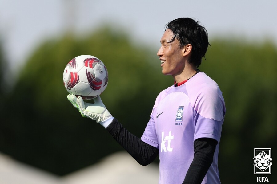 ▲ 대한축구협회는 19일 "골키퍼 김승규가 전날 훈련 도중 자체 게임을 하다가 오른쪽 무릎을 다쳤다. 전날 밤 늦게 자기공명영상(MRI) 촬영 결과 전방십자인대 파열을 당한 것으로 확인됐다. 대표팀은 김승규를 소집해제 하기로 결정했다"고 밝혔다. ⓒ대한축구협회