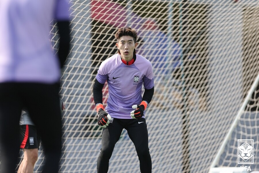 ▲ 대한축구협회는 19일 "골키퍼 김승규가 전날 훈련 도중 자체 게임을 하다가 오른쪽 무릎을 다쳤다. 전날 밤 늦게 자기공명영상(MRI) 촬영 결과 전방십자인대 파열을 당한 것으로 확인됐다. 대표팀은 김승규를 소집해제 하기로 결정했다"고 밝혔다. ⓒ대한축구협회