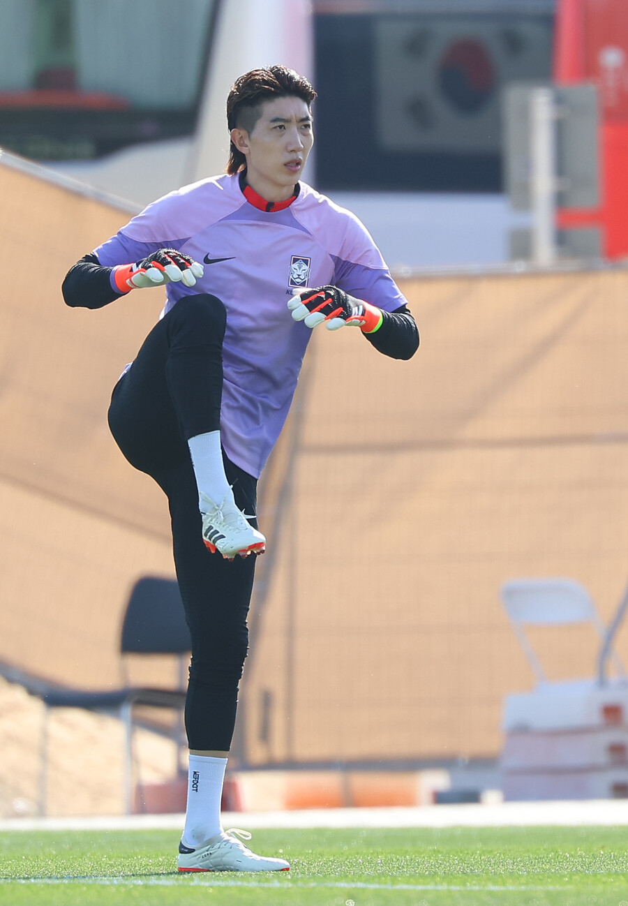 ▲ 한국 대표팀 주전 골키퍼 자리가 바뀐다. 김승규는 요르단전 대비 훈련 중 자체 연습 경기를 하다가 오른쪽 무릎을 다쳤고 정밀 진단 결과 전방 십자 인대 파열로 조현우에게 골키퍼 장갑이 돌아갈 가능성이 있다 ⓒ연합뉴스