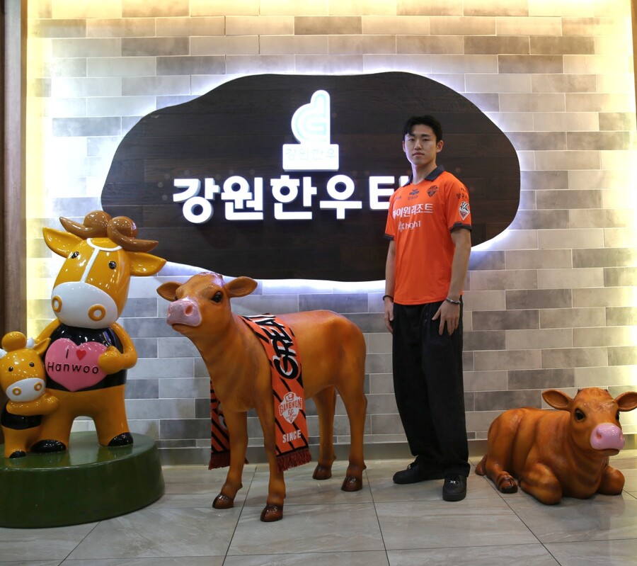 ▲ 강원FC 유니폼을 입은 이기혁. ⓒ강원FC