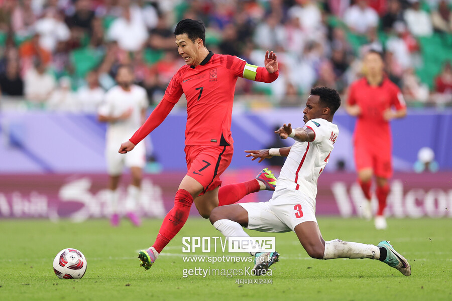 ▲ 위르겐 클린스만 감독이 이끄는 한국 축구대표팀은 20일(한국시간) 카타르 도하 알투마마 스타디움에서 열린 요르단과 2023 아시아축구연맹(AFC) 카타르 아시안컵 E조 조별리그 2차전에서 2-2로 비겼다. 손흥민은 바레인전에서 경고 한 장을 받았다