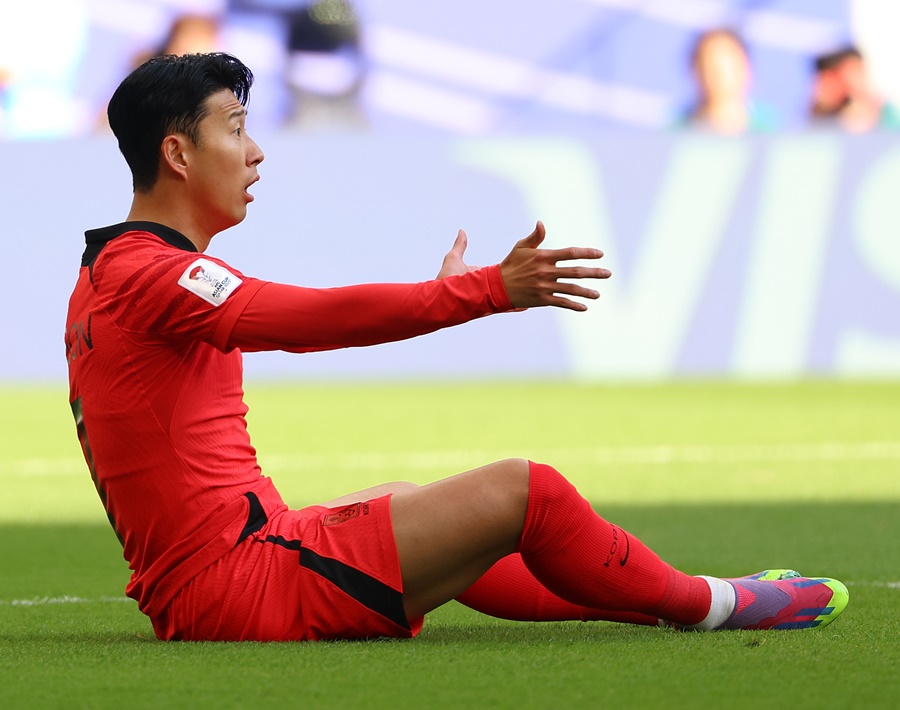 [아시안컵] 손흥민·김민재·황인범·조규성까지…옐로카드만 7장, 한국의 시한폭탄 될까