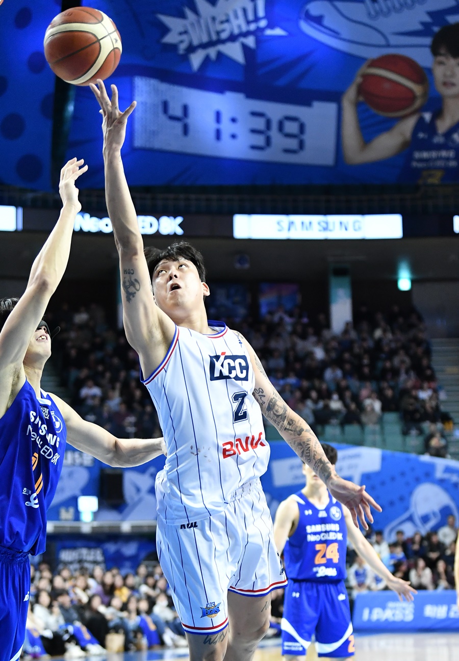 ▲ 골밑 돌파하는 최준용 ⓒ KBL