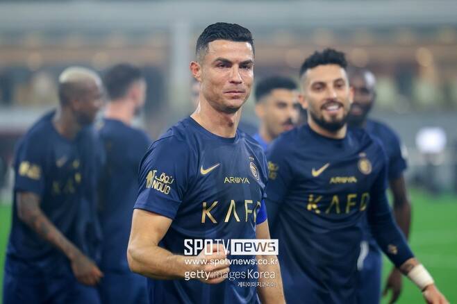 ▲ 글로브 축구 시상식에서 팬들이 선정한 올해의 선수상을 받은 크리스티아누 호날두는 사우디아라비아가 프랑스 리그앙보다 나은 리그라고 말했다. 