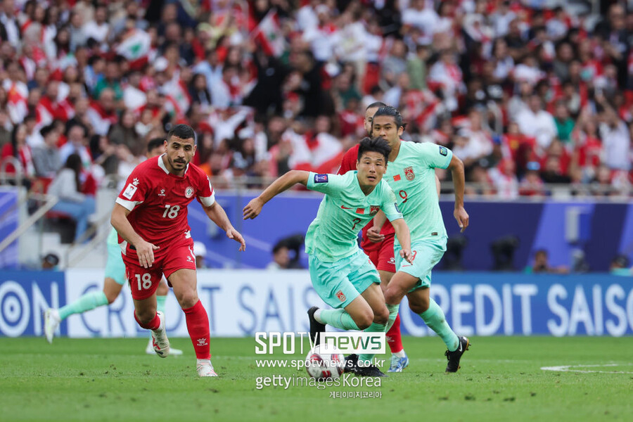 ▲ 17일 도하의 알투마마 스타디움에서 열린 2023 아시아축구연맹(AFC) 카타르 아시안컵 조별리그 A조 2차전에서 중국이 레바논과 0-0으로 비겼다. 타지키스탄과 첫 경기에 이어 또 다시 무득점 무승부에 그쳤다.