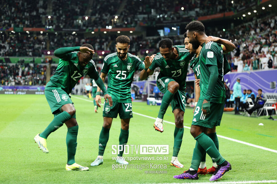▲ 사우디아라비아 축구대표팀은 22일(한국시간) 카타르 알라이얀의 아흐메드 빈 알리 스타디움에서 열린 2023 아시아축구연맹(AFC) 아시안컵 F조 2차전에서 키르기스스탄을 2-0으로 제압했다