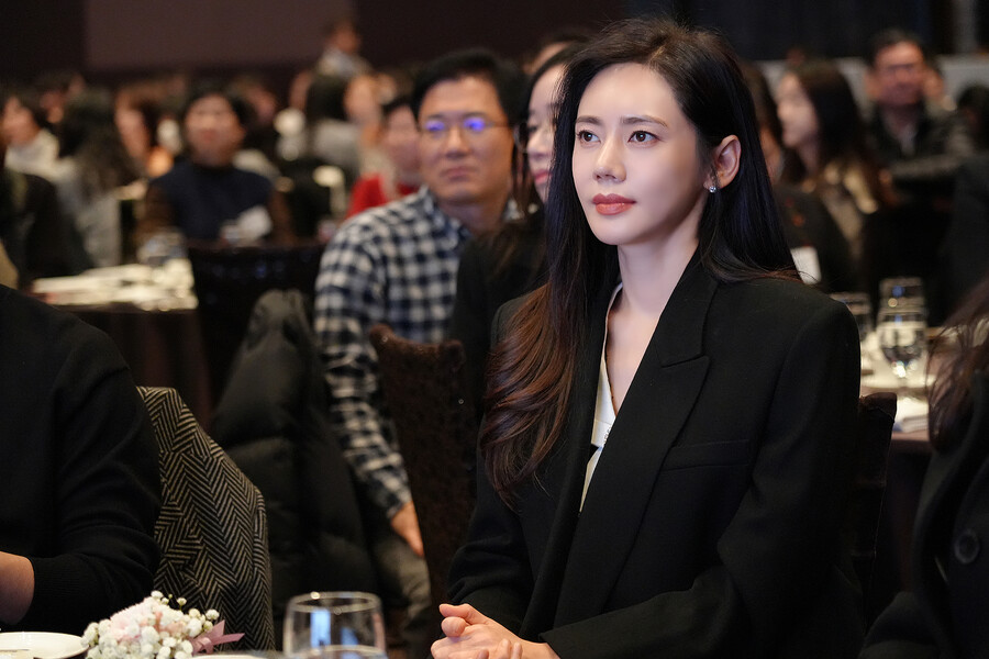 추자현, 결혼식 축의금까지 기부…대한사회복지회 감사패 수여
