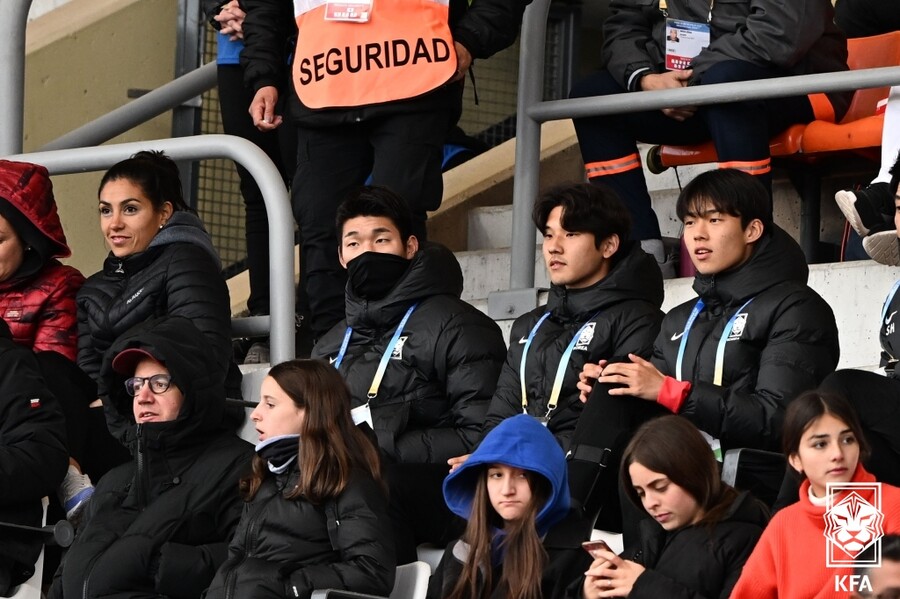 ▲ 대한축구협회는 "김승규 선수가 22일 저녁 11시 팀에서 소집 해제돼 귀국한다. 귀국하는대로 바로 수술을 진행하고 회복 및 재활에 들어간다. 김승규가 부상으로 낙마했지만 대회규정상 첫 번째 경기가 지났기 때문에 대체 발탁은 불가하다"라면서 "대회 기간이 상당히 남았기 때문에 골키퍼 두 명으로 훈련이 어려운 관계로 작년 9월 유럽 원정과 10월 A매치에 소집된 적이 있는 김준홍을 연습파트너로 호출했다"라고 알렸다 ⓒ대한축구협회
