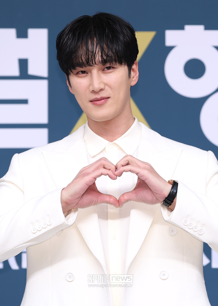 '재벌X형사' 안보현 "올백 머리로 두피 포기…탕후루처럼 바싹 구웠다"