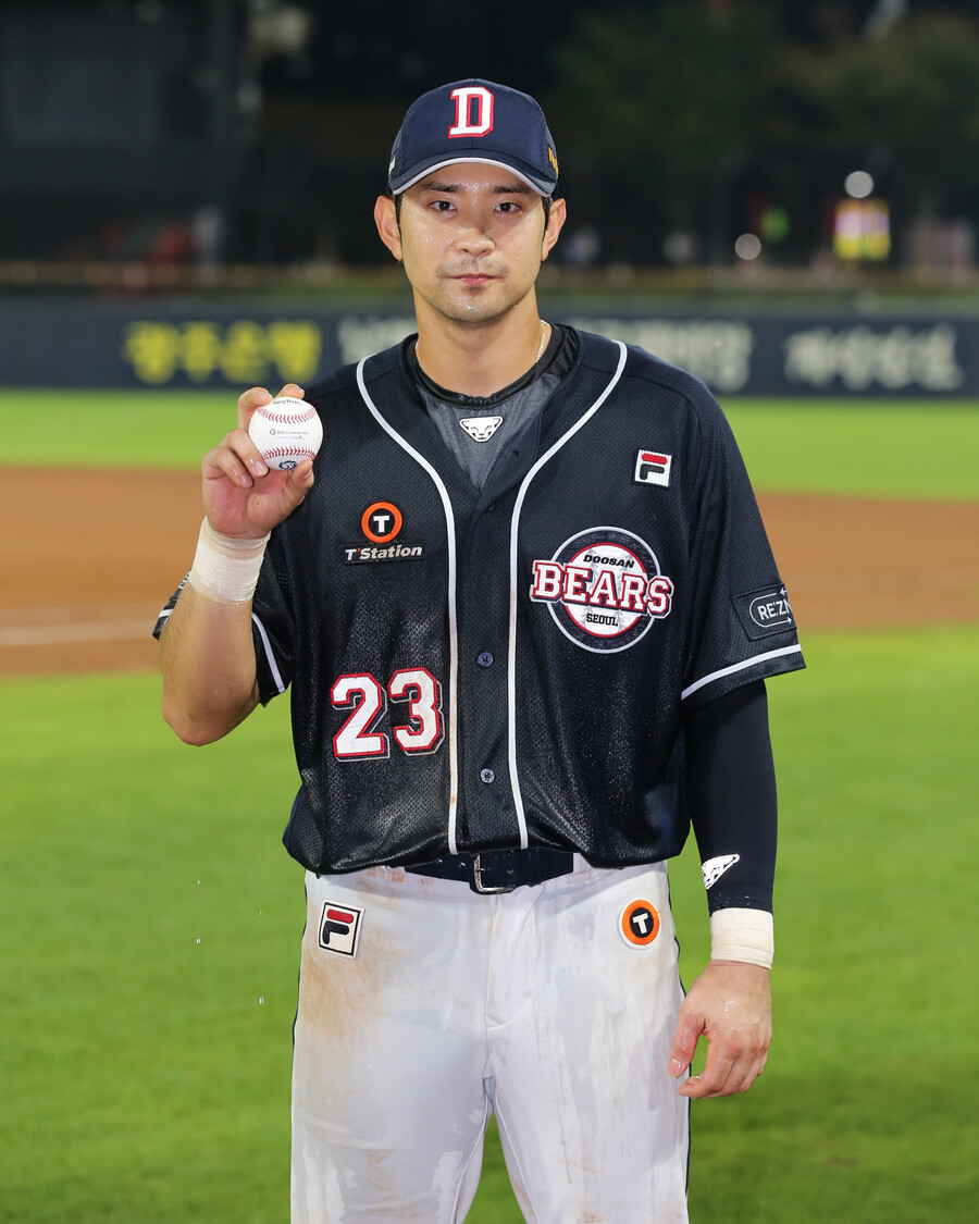 ▲ KBO 역대 최초로 리버스 사이클을 달성한 강승호 ⓒ 두산 베어스