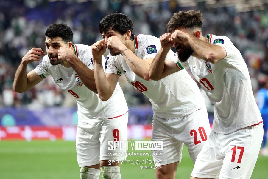 ▲ UAE는 24일(한국시간) 카타르 알라이얀 에듀케이션 시티 스타디움에서 열린 2023 아시아축구연맹(AFC) 카타르 아시안컵 조별리그 C조 3차전에서 이란에 1-2로 무릎을 꿇었다.승점 4점과 함께 팔레스타인을 득실 차로 밀어 내며 조 2위로 16강에 올랐다. A조 2위인 타지키스탄과 16강에서 경기한다.
