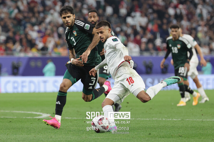 ▲ UAE는 24일(한국시간) 카타르 알라이얀 에듀케이션 시티 스타디움에서 열린 2023 아시아축구연맹(AFC) 카타르 아시안컵 조별리그 C조 3차전에서 이란에 1-2로 무릎을 꿇었다.승점 4점과 함께 팔레스타인을 득실 차로 밀어 내며 조 2위로 16강에 올랐다. A조 2위인 타지키스탄과 16강에서 경기한다.