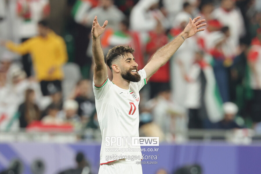 ▲ UAE는 24일(한국시간) 카타르 알라이얀 에듀케이션 시티 스타디움에서 열린 2023 아시아축구연맹(AFC) 카타르 아시안컵 조별리그 C조 3차전에서 이란에 1-2로 무릎을 꿇었다.승점 4점과 함께 팔레스타인을 득실 차로 밀어 내며 조 2위로 16강에 올랐다. A조 2위인 타지키스탄과 16강에서 경기한다.
