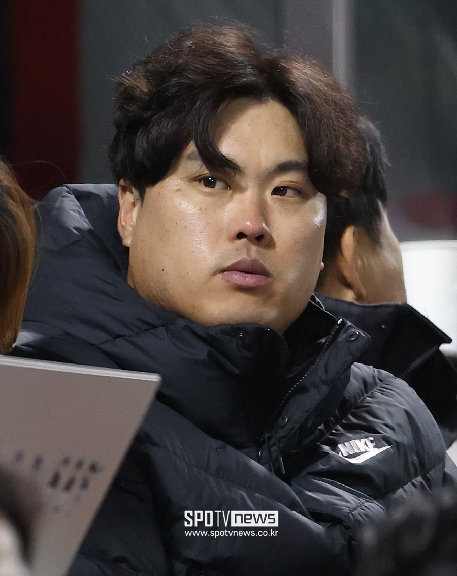 "당연히 류현진이 먼저지"…160억 경쟁자 이탈에 ML 잔류 임박? 김하성 동료로 원한다