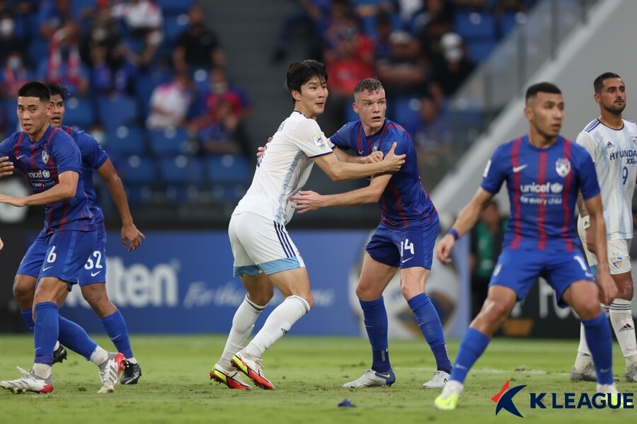 ▲ K리그 팀을 상대하며 한국 축구 면역력을 키웠던 조호르 다룰 탁짐 선수들, 빠른 역습을 경계해야 한다. ⓒ한국프로축구연맹