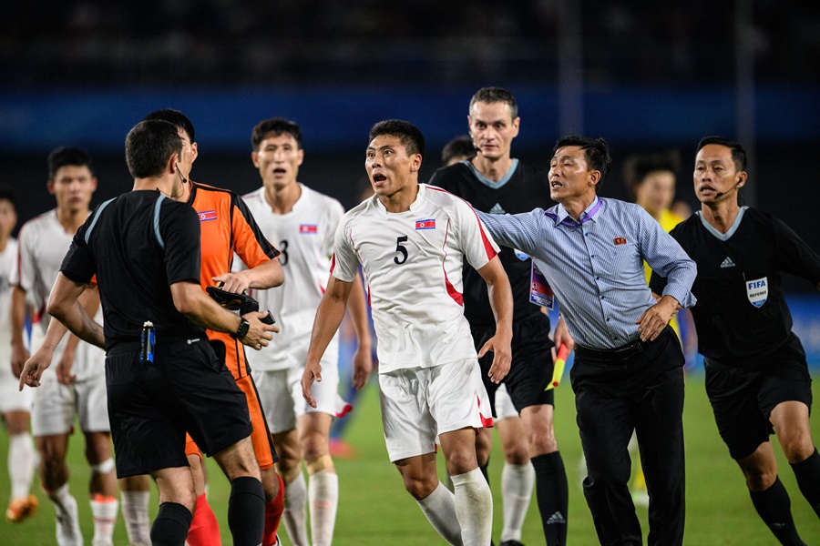 [아시안컵]'일본 딱 기다려'…북한 축구대표팀, 중국 하이커우에서 비밀 훈련 중
