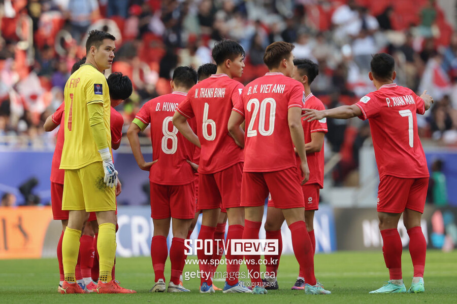 [아시안컵] 박항서 없이 안 되네 '전패 탈락'…탈 동남아 외쳤던 베트남, 이라크에도 2-3 역전패로 마감