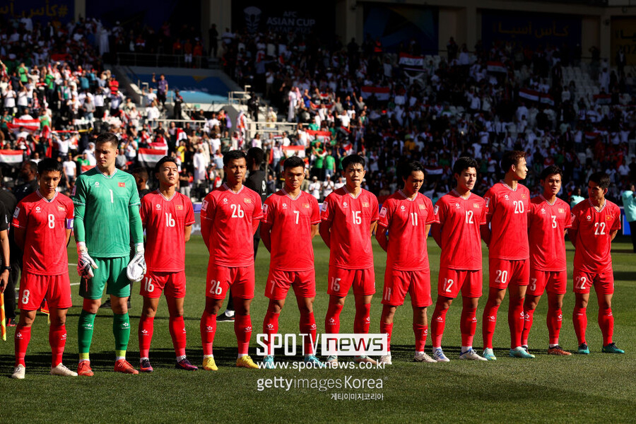 ▲ 필립 트루시에 감독이 이끈 베트남은 지난 24일 도하 자심 빈 하마드 스타디움에서 열린 2023 아시아축구연맹(AFC) 카타르 아시안컵 조별리그 D조 3차전에서 이라크에 2-3으로 패했다. 이날 패배로 베트남은 이번 대회 3전 전패를 기록하며 쓸쓸하게 짐을 쌌다.