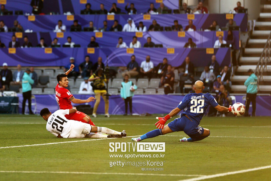 ▲ 필립 트루시에 감독이 이끈 베트남은 지난 24일 도하 자심 빈 하마드 스타디움에서 열린 2023 아시아축구연맹(AFC) 카타르 아시안컵 조별리그 D조 3차전에서 이라크에 2-3으로 패했다. 이날 패배로 베트남은 이번 대회 3전 전패를 기록하며 쓸쓸하게 짐을 쌌다.