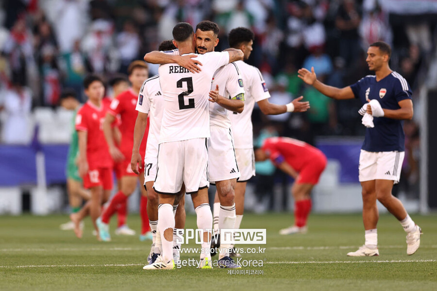 ▲ 필립 트루시에 감독이 이끈 베트남은 지난 24일 도하 자심 빈 하마드 스타디움에서 열린 2023 아시아축구연맹(AFC) 카타르 아시안컵 조별리그 D조 3차전에서 이라크에 2-3으로 패했다. 이날 패배로 베트남은 이번 대회 3전 전패를 기록하며 쓸쓸하게 짐을 쌌다.