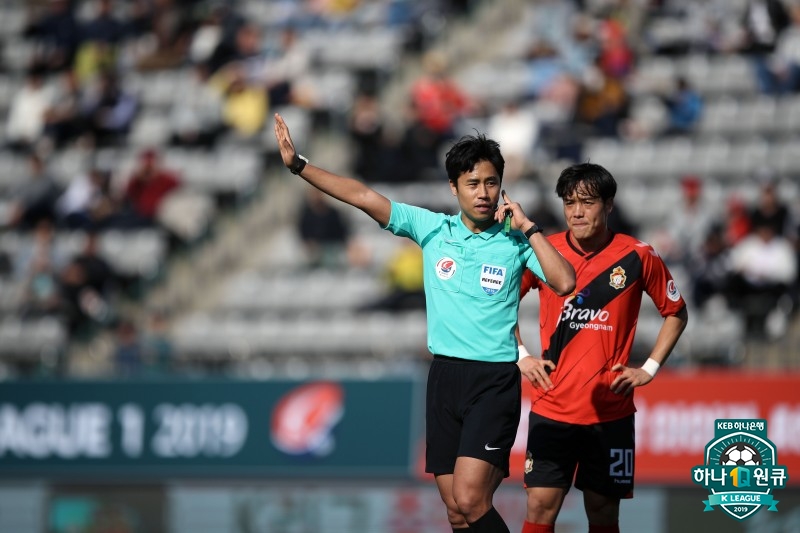 ▲ 사우디vs태국 경기를 관장하게 된 김희곤 주심  ⓒ한국프로축구연맹