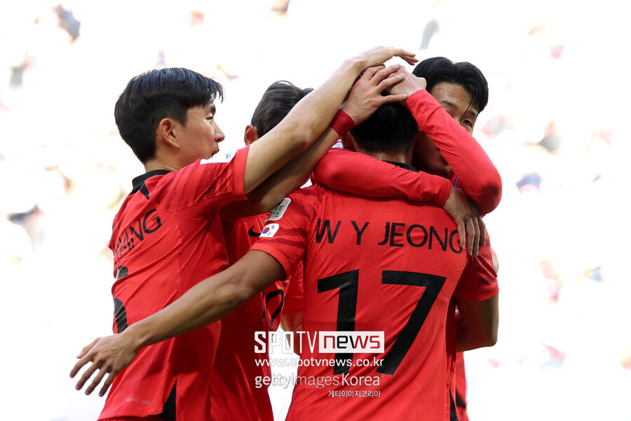 ▲ 위르겐 클린스만 감독이 이끄는 한국 축구대표팀은 25일 오후(현지시각) 카타르 알 와크라 알 자누브 스타디움에서 열리는 아시아축구연맹(AFC) 2023 아시안컵 E조 조별리그 3차전에서 전반전이 끝난 현재 말레이시아에 1-0 리드를 잡고 있다. 