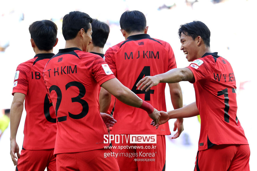▲ 위르겐 클린스만 감독이 이끄는 한국 축구대표팀은 25일 오후(현지시각) 카타르 알 와크라 알 자누브 스타디움에서 열리는 아시아축구연맹(AFC) 2023 아시안컵 E조 조별리그 3차전에서 전반전이 끝난 현재 말레이시아에 1-0 리드를 잡고 있다. 