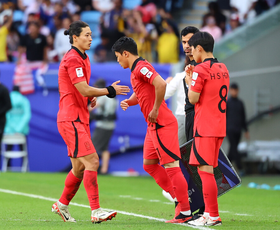 ▲ 부상에서 회복해 팀 훈련에 돌아왔던 황희찬이 25일 오후 8시 30분(한국시간) 카타르 알 와크라 알 자누브 스타디움에서 열리는 아시아축구연맹(AFC) 2023 아시안컵 E조 조별리그 3차전 말레이시아전에 교체로 출전했다 ⓒ연합뉴스