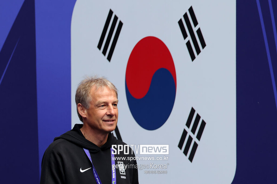 ▲ 위르겐 클린스만(독일) 감독이 이끈 한국은 지난 25일 카타르 알 와크라에 위치한 알 자누브 스타디움에서 열린 2023 아시아축구연맹(AFC) 카타르 아시안컵 조별리그 E조 최종전에서 말레이시아와 3-3 손에 땀을 쥐는 명승부를 펼쳤다.