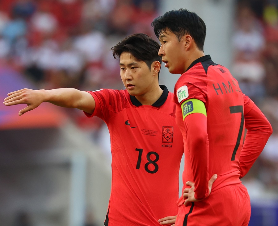 ▲ 축구 통계 전문매체 '옵타'는 26일(한국시간) 2023 아시아축구연맹(AFC) 카타르 아시안컵 16강 대진이 완성되고 생존 국가들을 대상으로 우승 확률을 재조정했다. 대회 전만 해도 강력한 우승후보라고 불렸던 대한민국은 이제 8강 진출도 확신하기 어려운 평가를 받기 시작했다.  ⓒ연합뉴스
